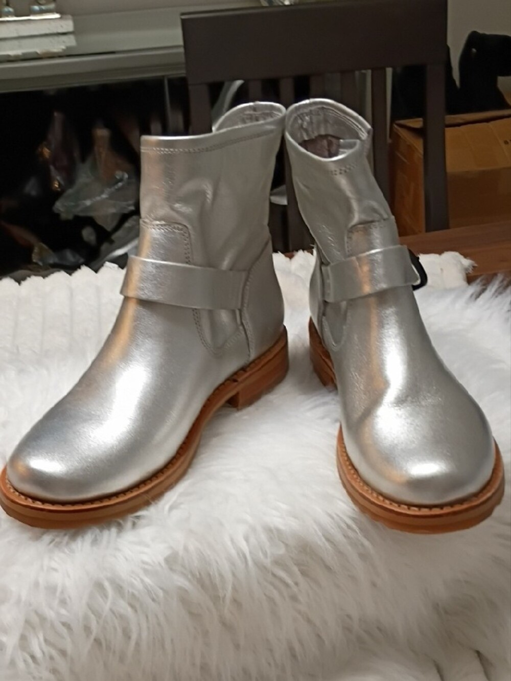 New Frye Veronica Silver Metallic Leather Ankle Flex Boots with Buckle Size 7.5 - Picture 5 of 16